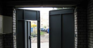 Купить гаражные ворота распашные Кингисепп, цена от 3937 руб.