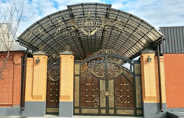 Купить или заказать ворота для дома с навесом - стильные и надежные решения для вашего участка в Кингисеппе от 42671 руб | ВоротМастер-Кгп